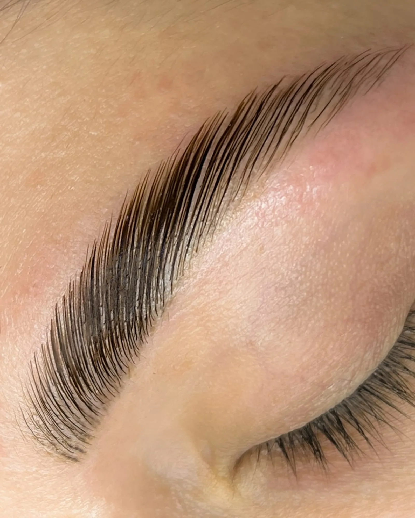 Browstyling, verzorgd en strak